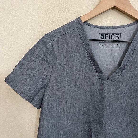 FIGS Casma Three-Pocket V-Neck Short Sleeve Classic Scrub Top Graphite Gray S - Picture 7 of 11